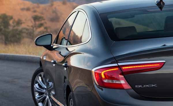 2017 Buick LaCrosse Price3