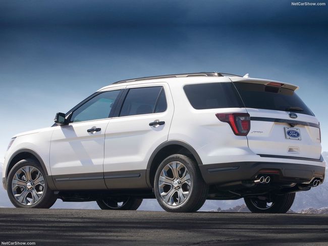 2018 Ford Explorer Sport1