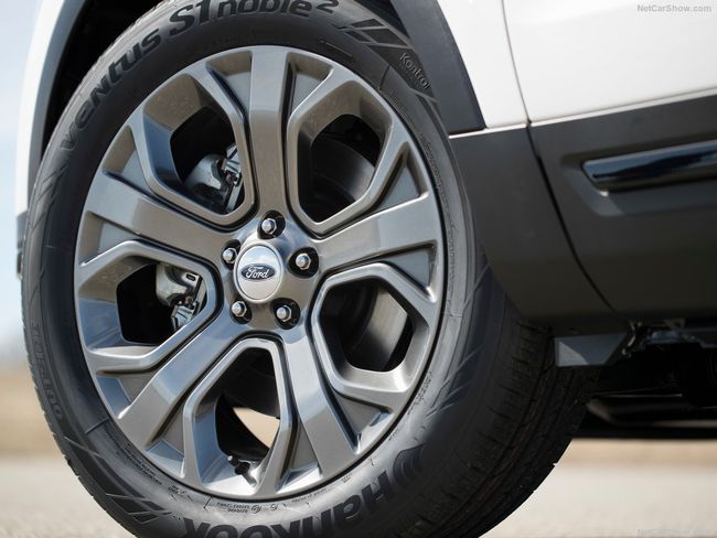 2018 Ford Explorer Sport3