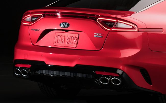 2018 Kia Stinger10