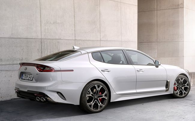 2018 Kia Stinger9
