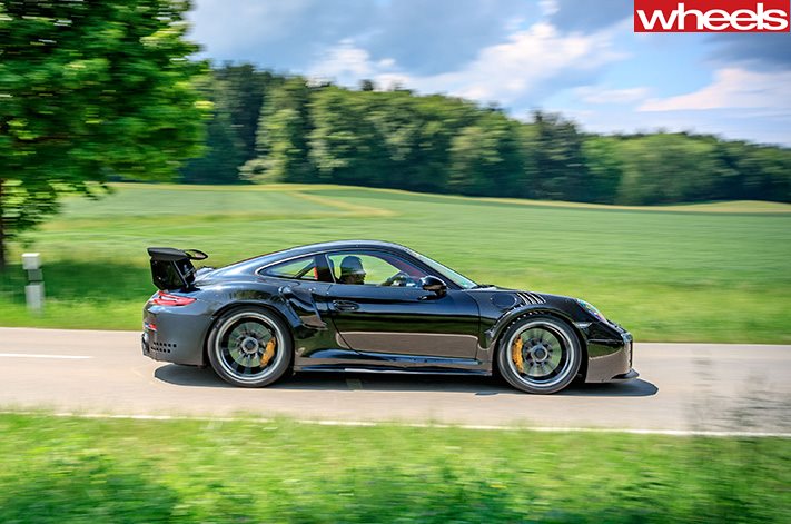 2018 Porsche 911 GT2 RS2