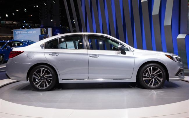 2018 Subaru Legacy10