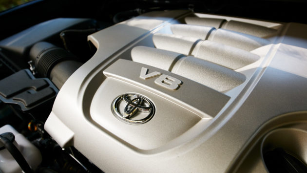 2017 Toyota Land Cruiser Engine