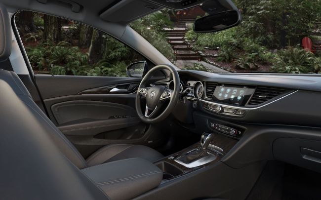 2018 Buick Regal TourX interior