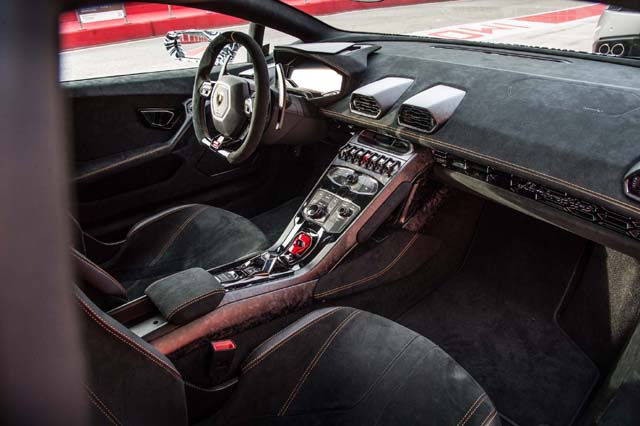 Lamborghini Huracan Performante interior